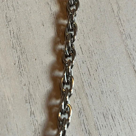 Funky Metal Necklace - Picture 6 of 6